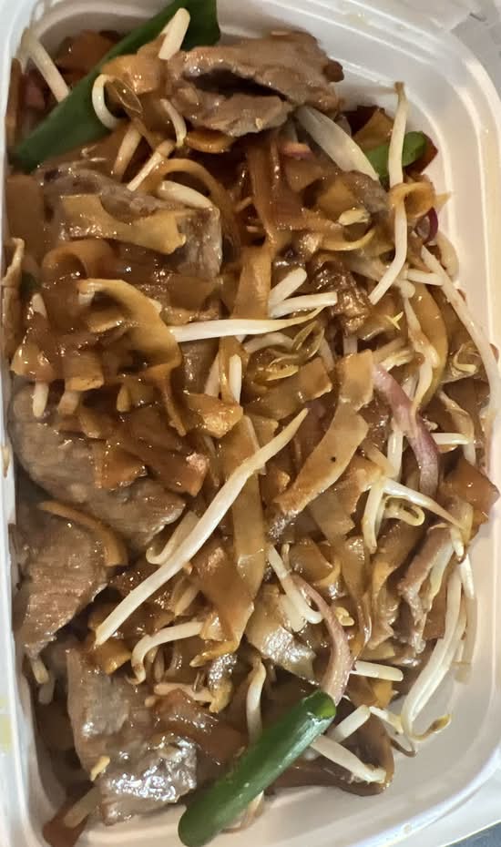 Rice Noodle with Sliced Beef and Soy Sauce 幹炒牛河